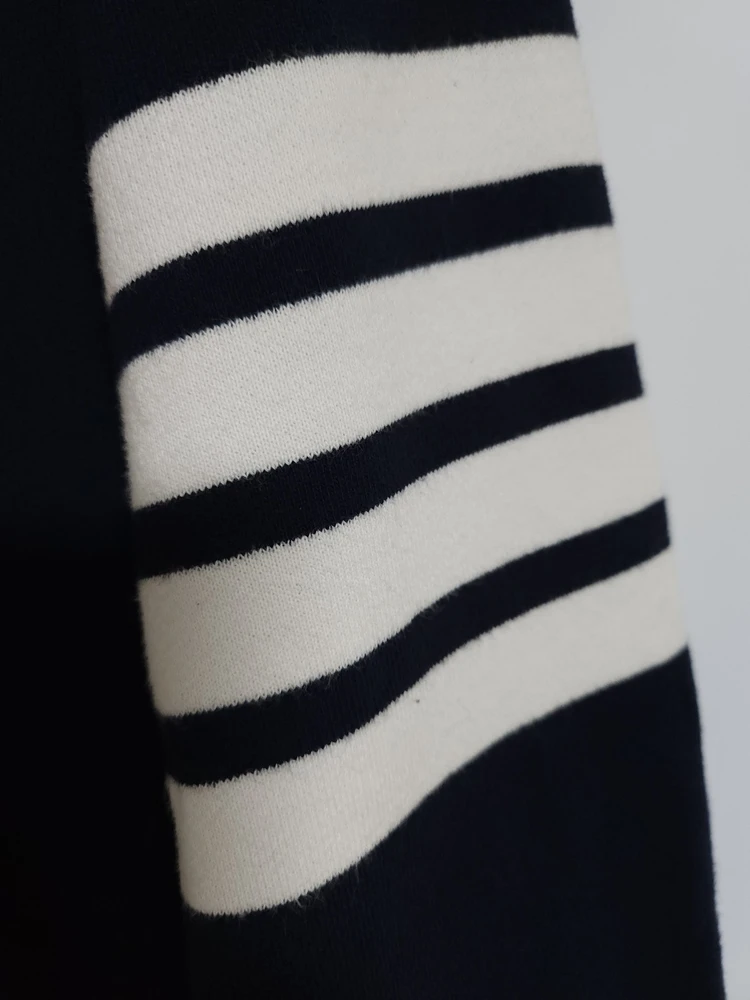 2 톰브라운 네이비 사선완장 스티치 남성 맨투맨 MJT021H 00535 이미지