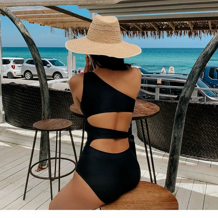 원숄더 비키니 수영복 이미지