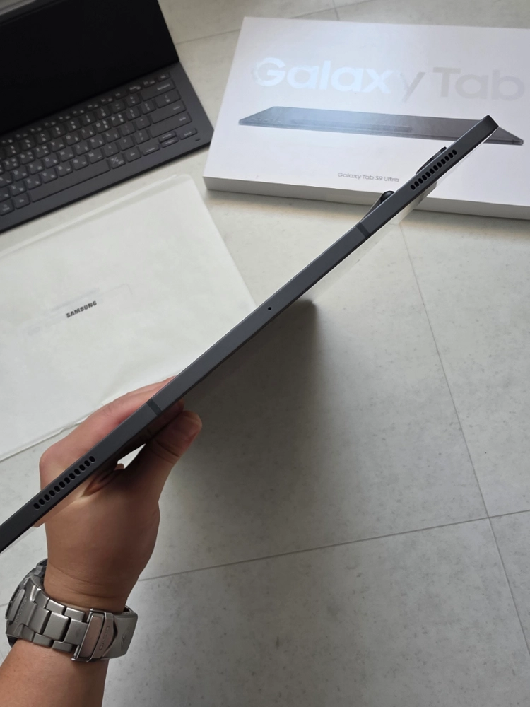 갤럭시탭S9울트라(램16GB/용량1TB)+삼성정품슬림키보드북커버 이미지
