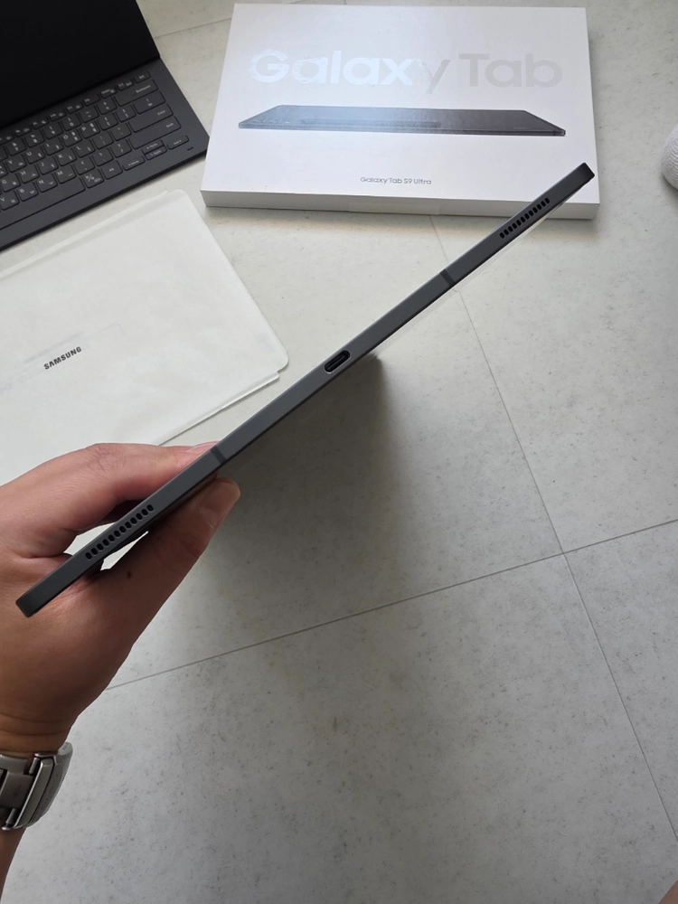 갤럭시탭S9울트라(램16GB/용량1TB)+삼성정품슬림키보드북커버 이미지