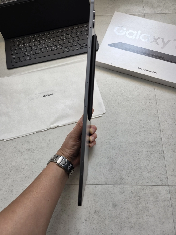 갤럭시탭S9울트라(램16GB/용량1TB)+삼성정품슬림키보드북커버 이미지