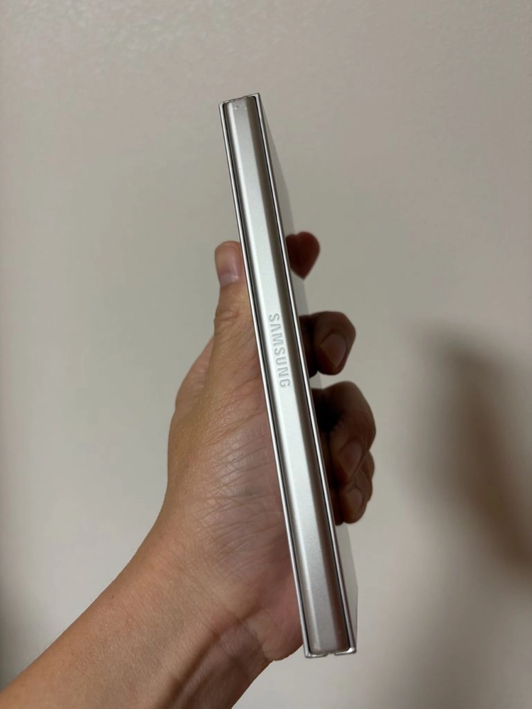 갤럭시Z폴드6 512G 단독컬러(화이트,자급제) 이미지