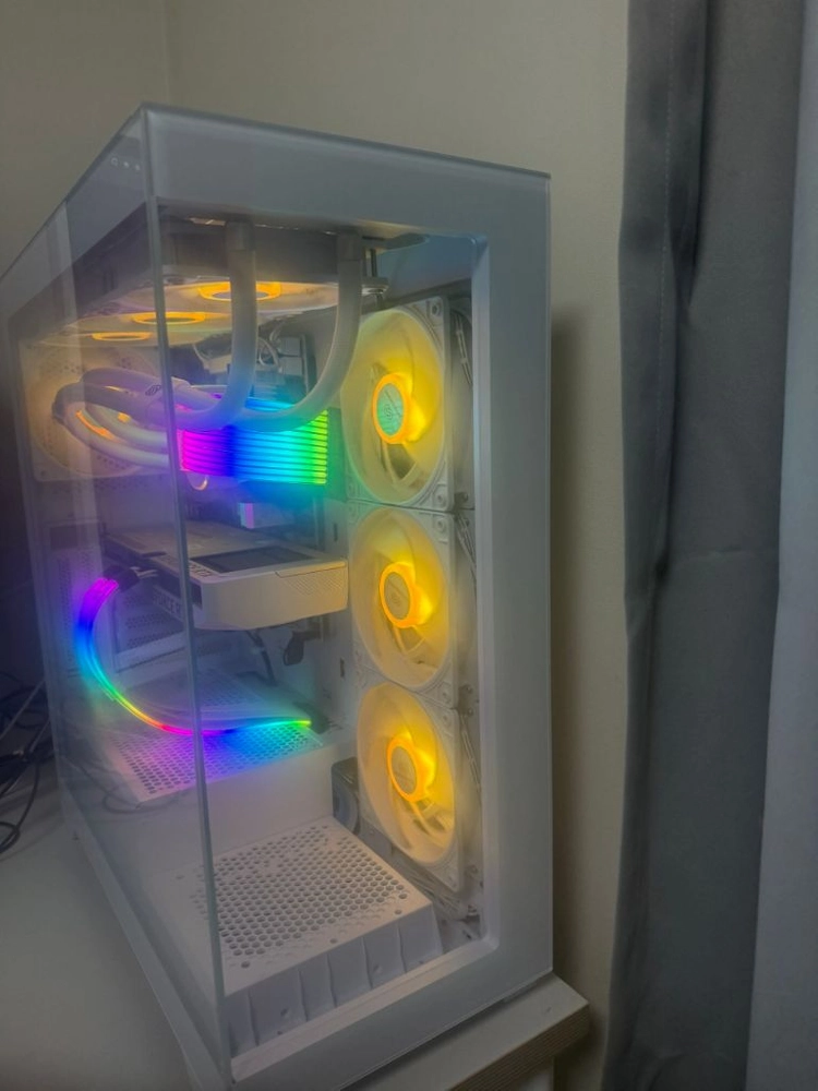 i7 13700f RTX4060 램 빠진 화이트 게이밍 반본체 이미지