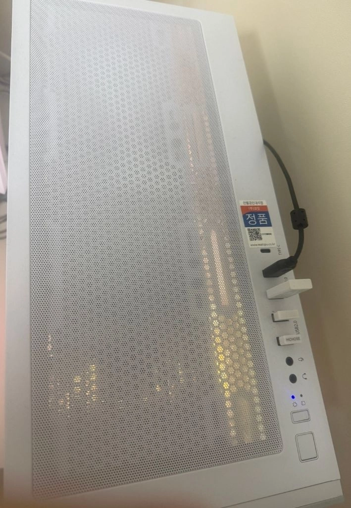 i7 13700f RTX4060 램 빠진 화이트 게이밍 반본체 이미지