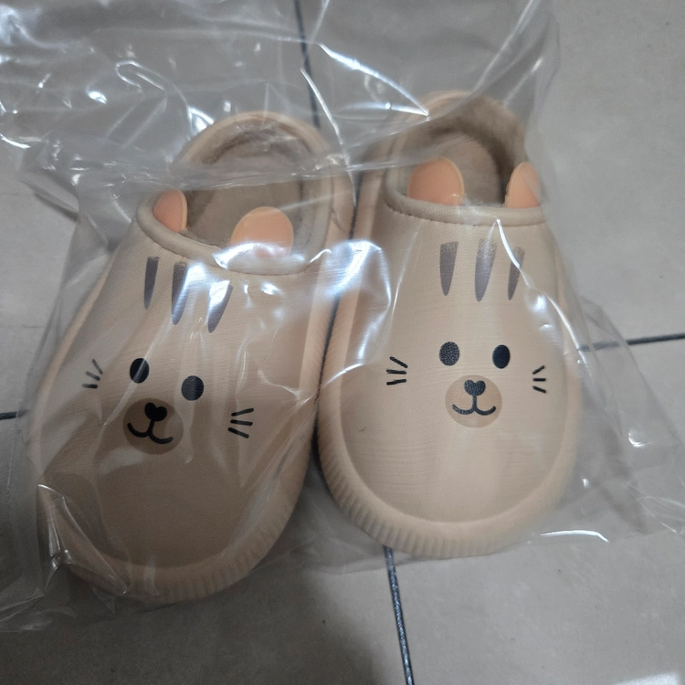 여아 나이키 키즈, 털 슬리퍼, 크록스(size150-160) 이미지