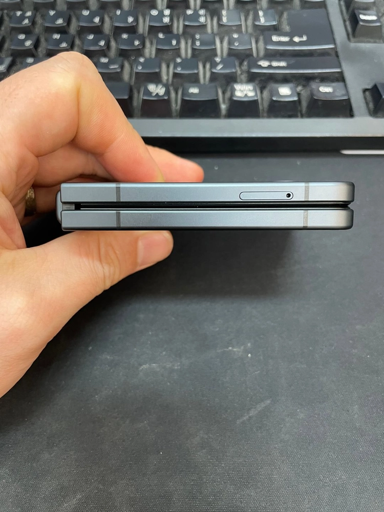 갤럭시Z플립8 블랙 256GB 무잔상 상태좋은 중고101만팝니다 이미지