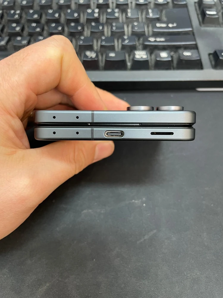 갤럭시Z플립8 블랙 256GB 무잔상 상태좋은 중고101만팝니다 이미지