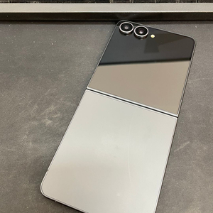 갤럭시Z플립8 블랙 256GB 무잔상 상태좋은 중고109만1000원팝니다 이미지