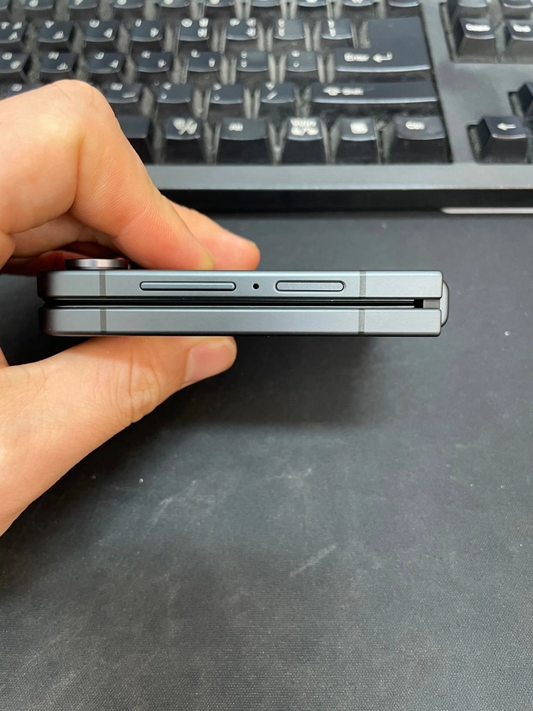 갤럭시Z플립8 블랙 256GB 무잔상 상태좋은 중고109만1000원팝니다 이미지