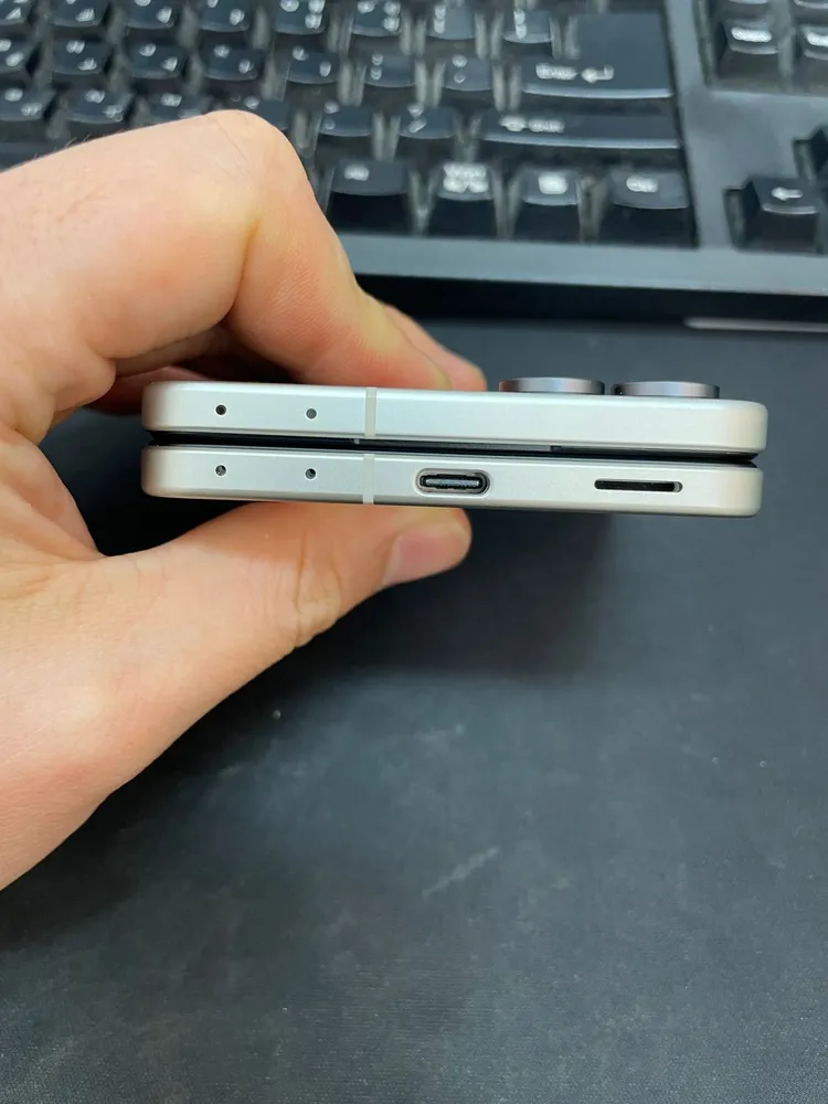 갤럭시Z플립8 크림 256GB 무잔상 상태좋은 중고106만8천팝니다 이미지
