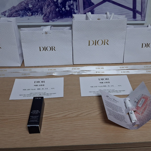 크리스챤 디올(Christian Dior)의 대표적인 립 메이크업 제품인 디올 어딕트 립 글로우(Dior Addic 이미지