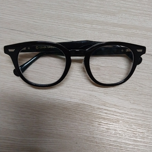 클래식 라운드 안경테 이미지