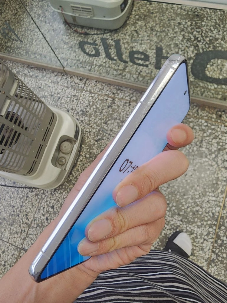 갤럭시S22 화이트 256기가 정상해지 공기계(잔상.번인.멍.흑점등 불량없음!) 이미지