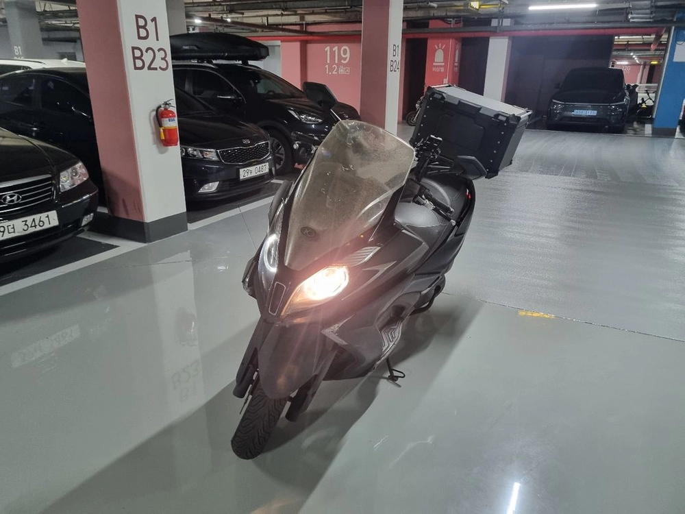 킴코 다운타운350 350cc 스쿠터 이미지