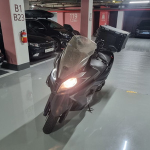 킴코 다운타운350 350cc 스쿠터 이미지