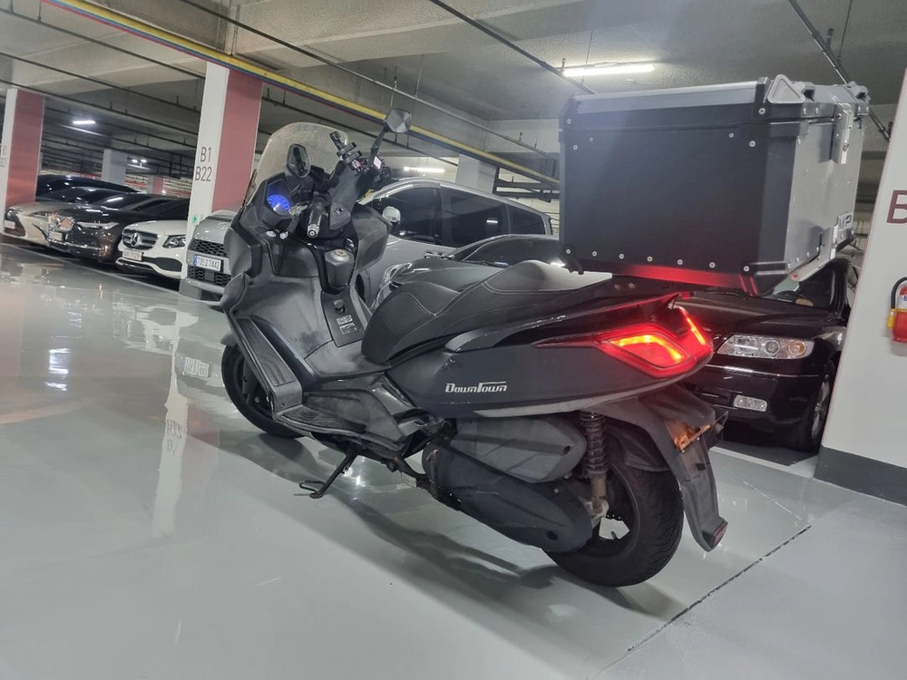 킴코 다운타운350 350cc 스쿠터 이미지