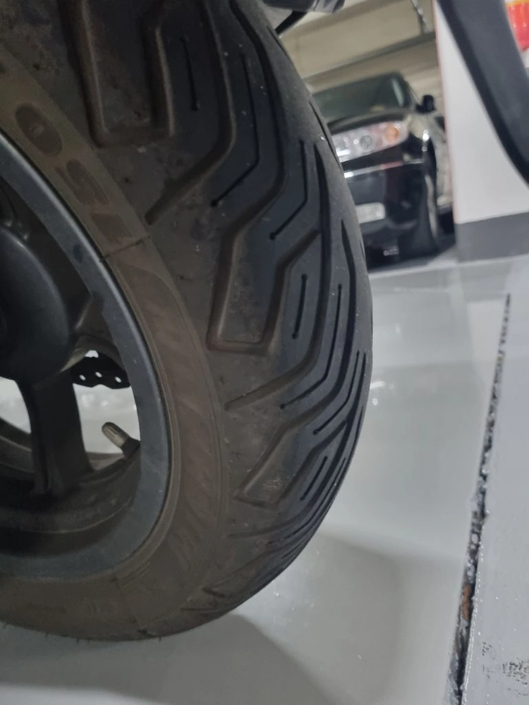 킴코 다운타운350 350cc 스쿠터 이미지