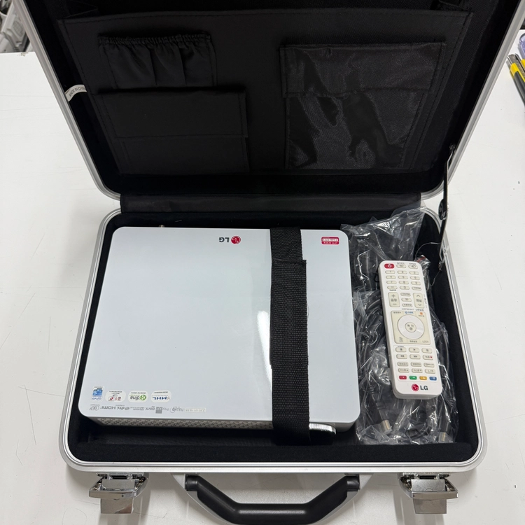 LG PF87K 중고빔프로젝터 미니빔 휴대용 캠핌용 이미지