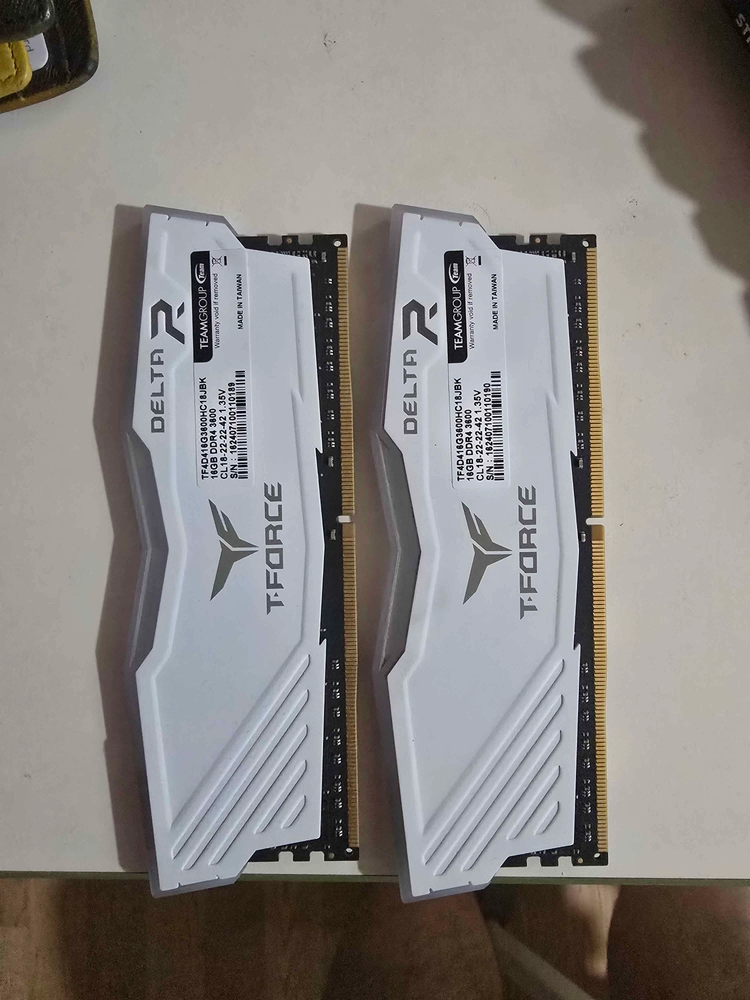 DDR4 PC4-28800 CL18 Delta RGB 화이트 [32GB (16GB*2)] (3600) 이미지