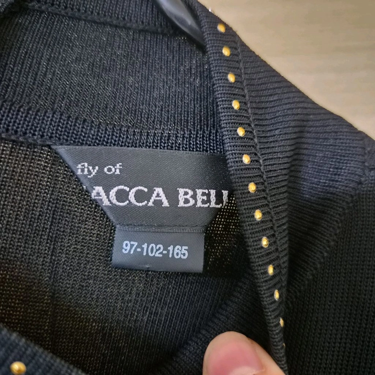 자카벨라(JACCA BELLA) 플라워 스팽글 스터드 하이넥 니트 티셔츠 이미지