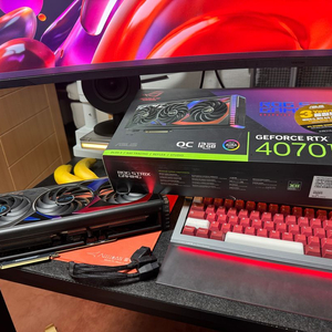 ASUS RTX 4070 Ti STRIX 그래픽카드 이미지