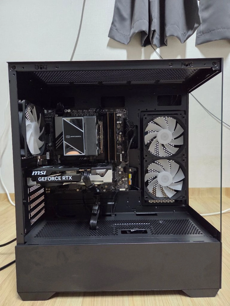(최신형) i5-14400F / RTX 5060 / RAM 32GB 고성능 본체 이미지