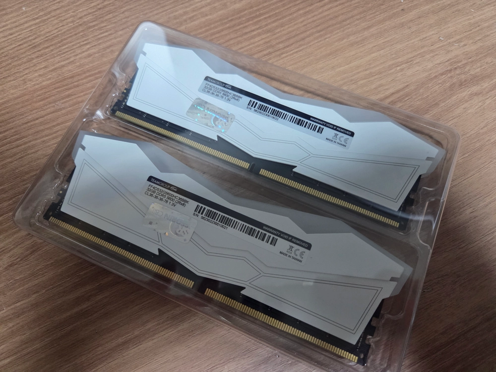 Teamgroup T-force Delta DDR5-5600 cl36 32gb x2 64gb 화이트 이미지