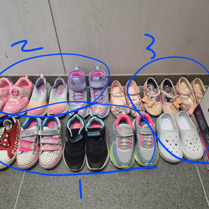 여아신발 180일괄(필라. 스케쳐스. 아디다스미니. 구두 백설공주. 실내화 등) 이미지