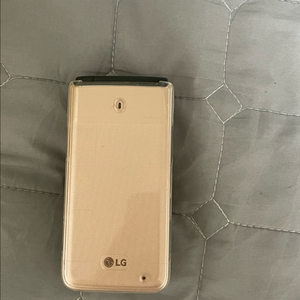 LG 폴더폰 로즈골드 이미지