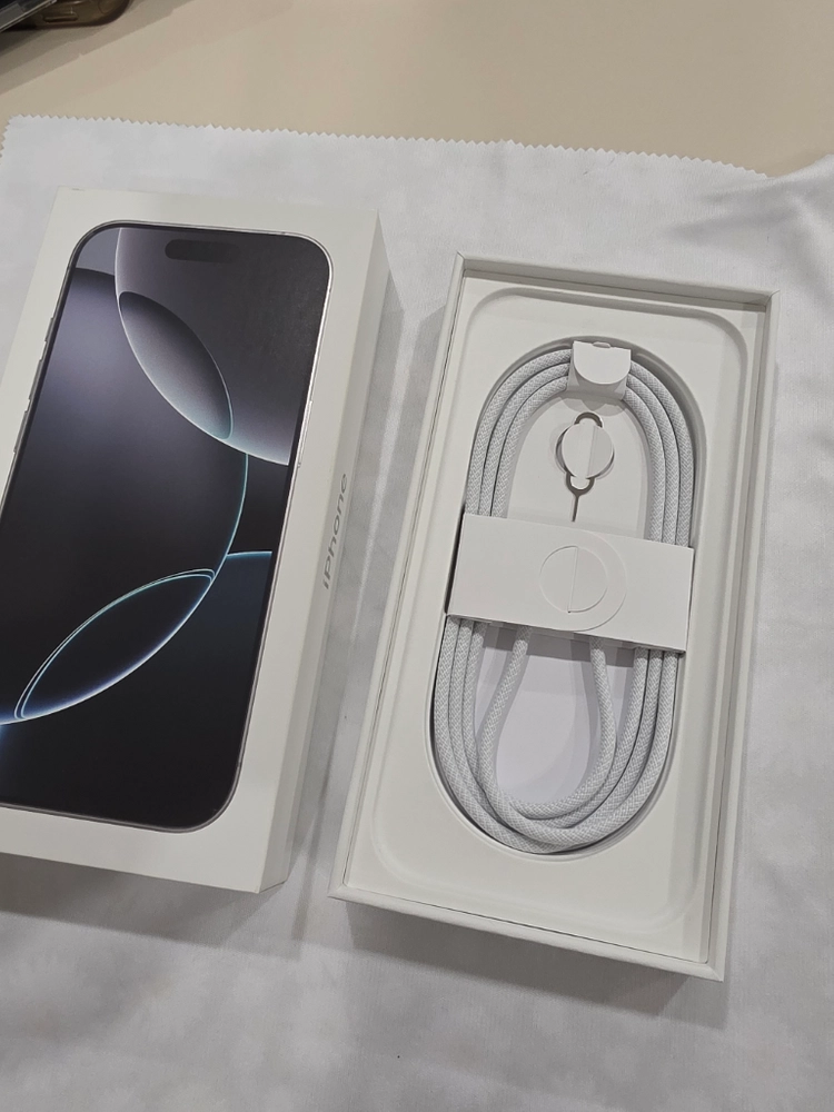 아이폰 16프로 화이트 256gb 워치5증정 이미지