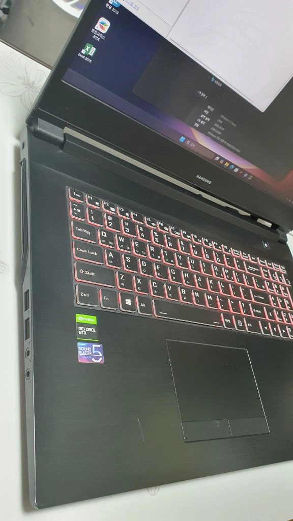 한성 게이밍노트북.i7-16g-256g-gtx1650.배터리93% 상태최상 이미지