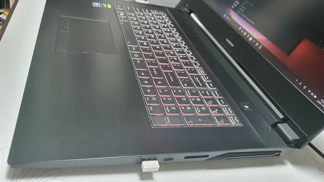 한성 게이밍노트북.i7-16g-256g-gtx1650.배터리93% 상태최상 이미지