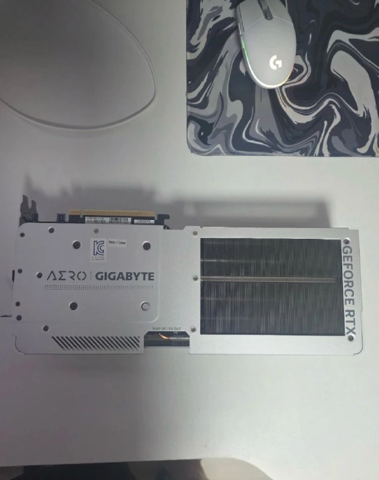 RTX 4070TI AERO OC 12GB 화이트 이미지
