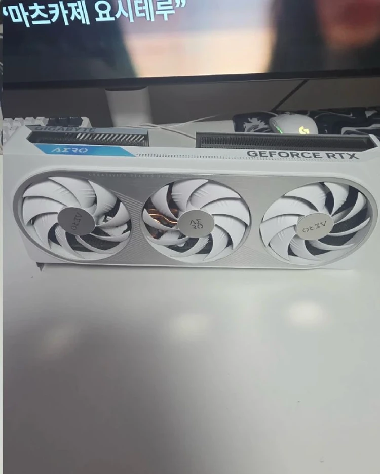 RTX 4070TI AERO OC 12GB 화이트 이미지