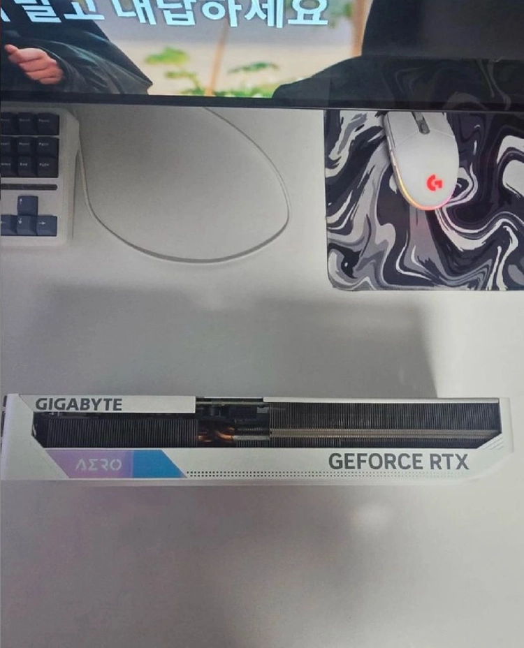 RTX 4070TI AERO OC 12GB 화이트 이미지