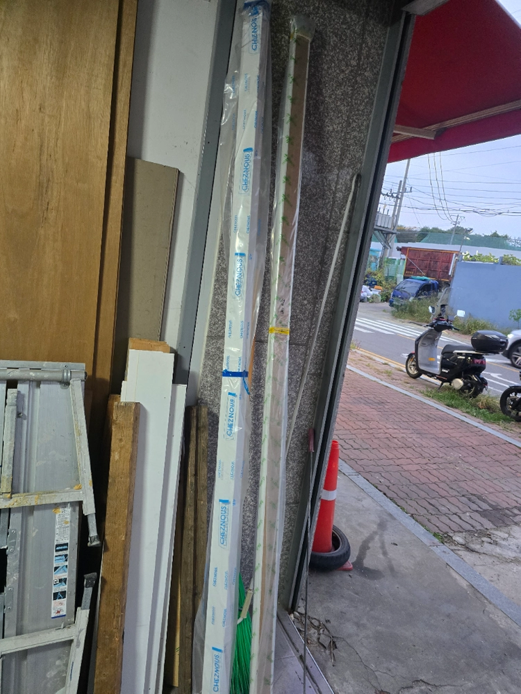 기둥 몰딩 평 문선 몰딩 창고 정리 이미지