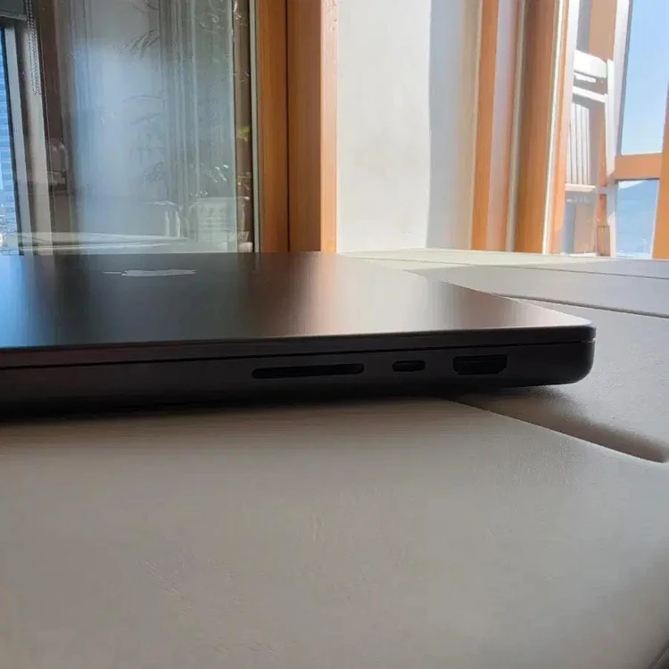 맥북프로 M5 Max 16인치 36GB\2TB 이미지