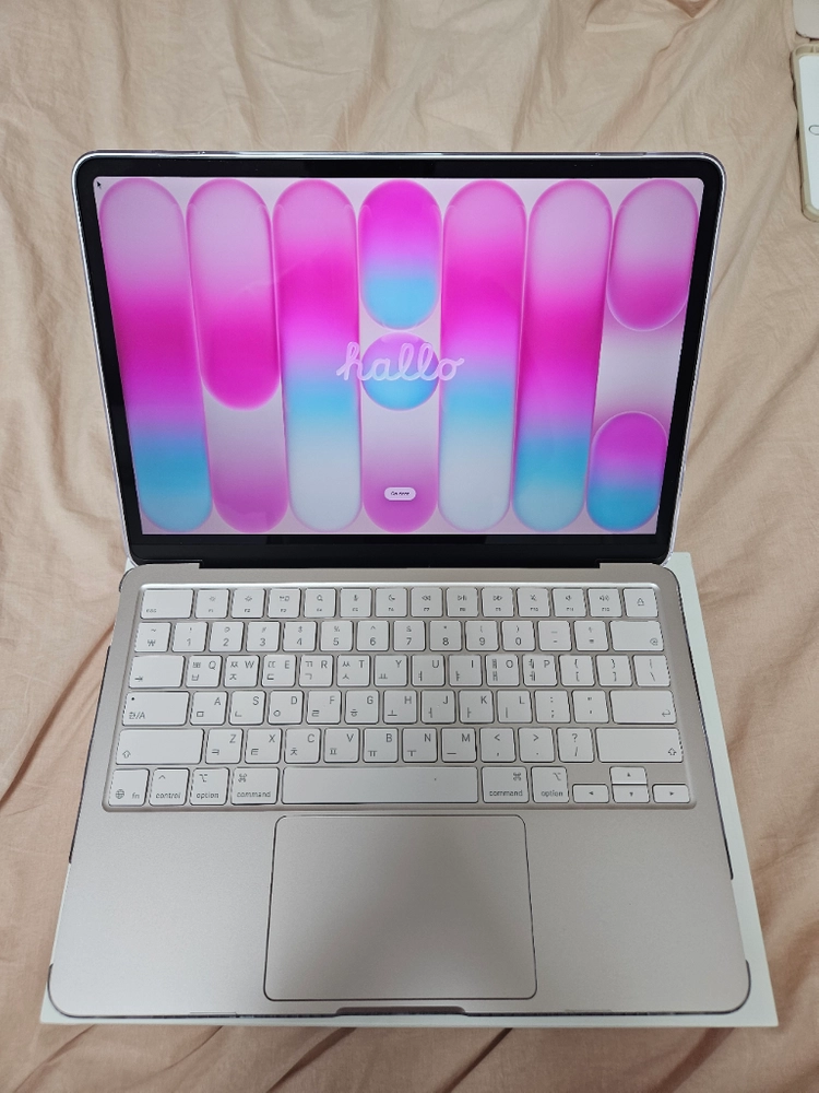 애플 맥북 네오 블러시 256GB 풀박스+마우스+파우치2종 이미지