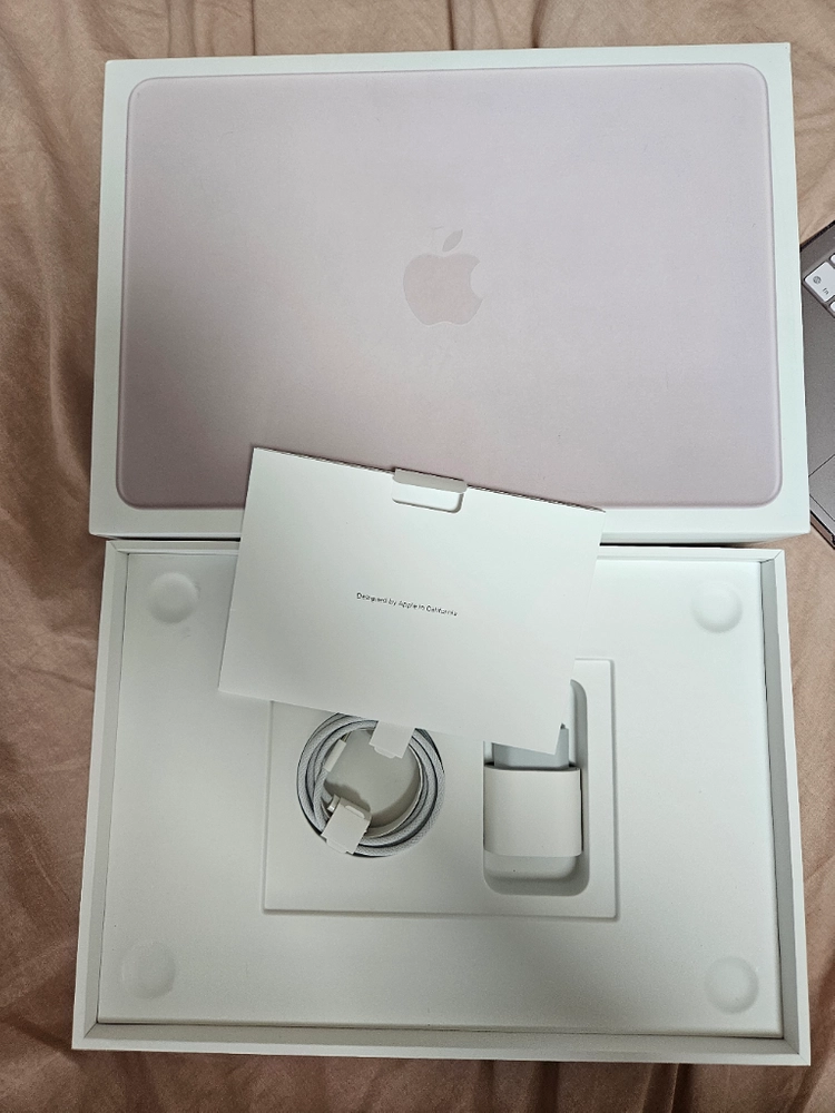 애플 맥북 네오 블러시 256GB 풀박스+마우스+파우치2종 이미지