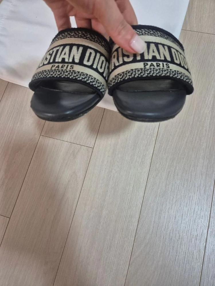 디올 디웨이 뮬 37 이미지