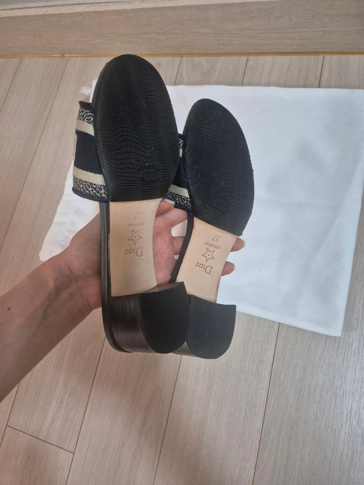 디올 디웨이 뮬 37 이미지