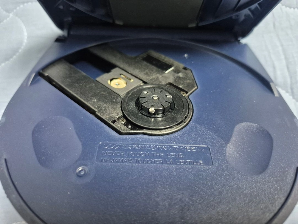 SONY D-E525 NAVY색상 정상작동품 판매합니다. 이미지