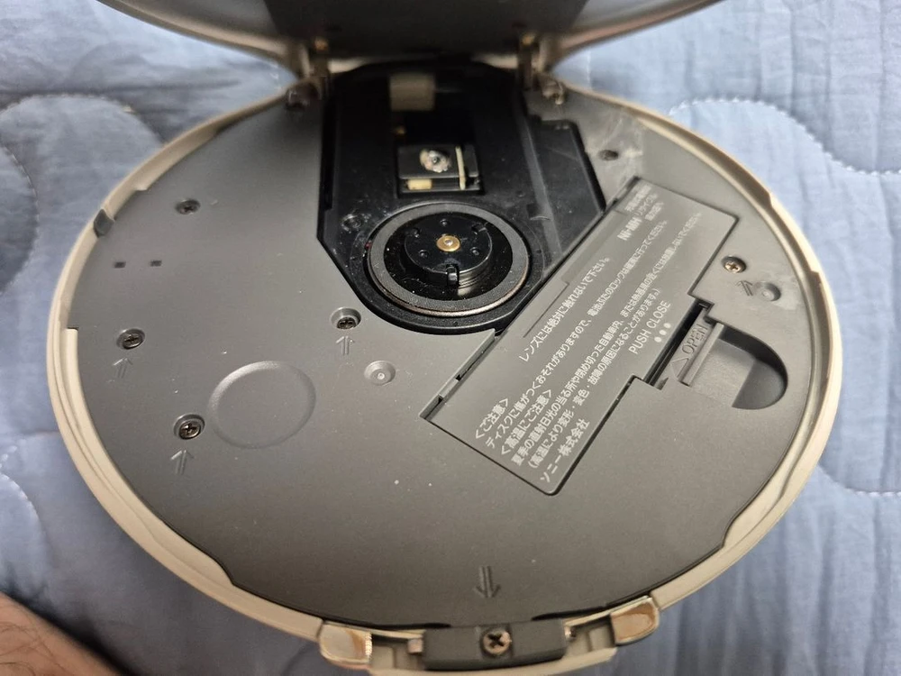 SONY D-NE920 SILVER색상 정상작동품 판매합니다. 이미지