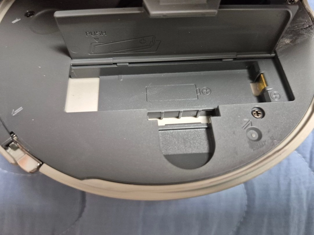 SONY D-NE920 SILVER색상 정상작동품 판매합니다. 이미지