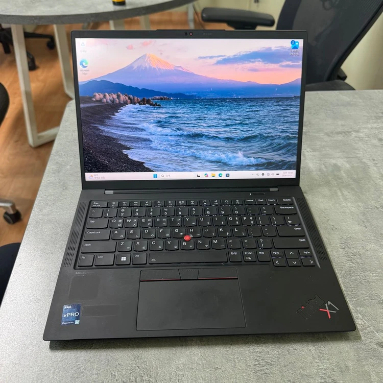 LENOVO Thinkpad X1 Carbon Gen10 I7 판매합니다. 이미지