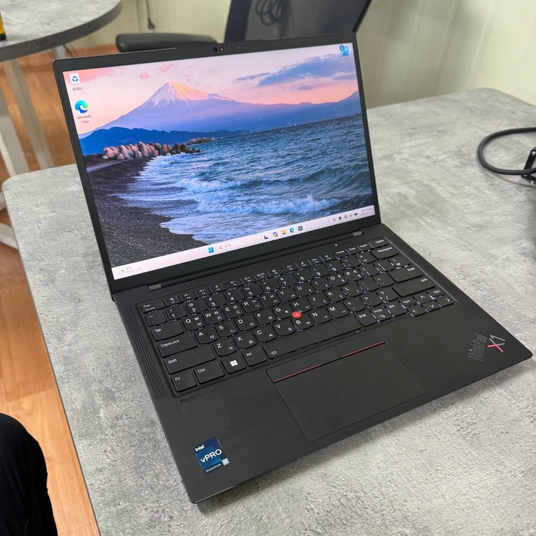 LENOVO Thinkpad X1 Carbon Gen10 I7 판매합니다. 이미지