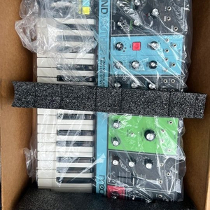 Moog Grandmother 아날로그 신디사이저 이미지