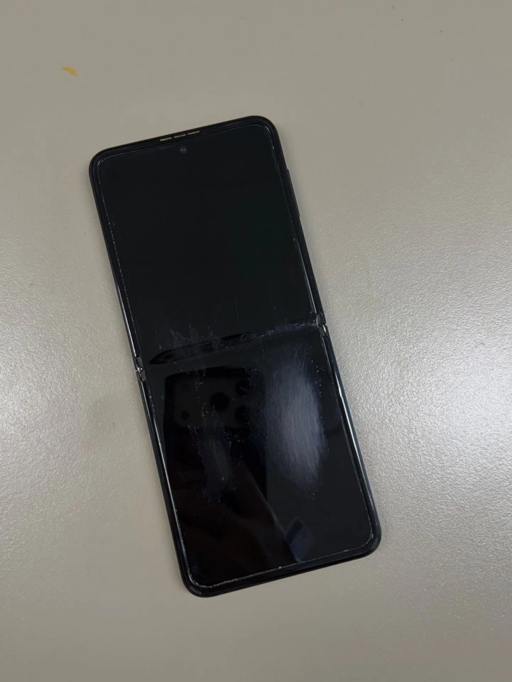 (8만원) 갤럭시Z플립4 블랙 256G 미파손 무잔상 가성비 단말기 이미지