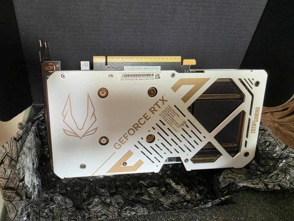 조탁 5060ti 16Gb 화이트 이미지