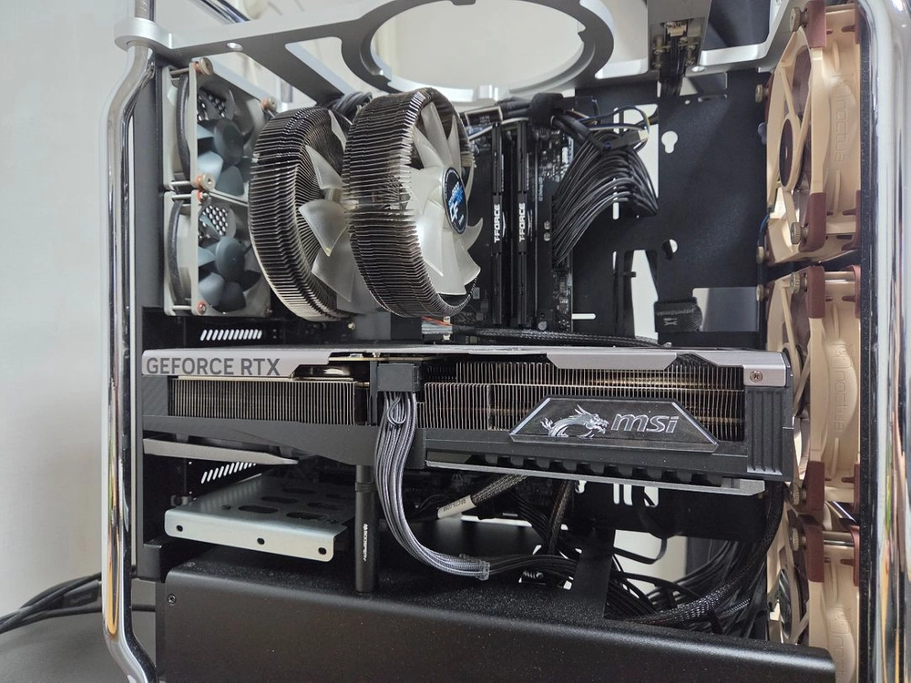 [판매] 9800X3D / 32GB / RTX 5080 / 옵테인 P5800X 3.2TB / McPrue Apoll 이미지